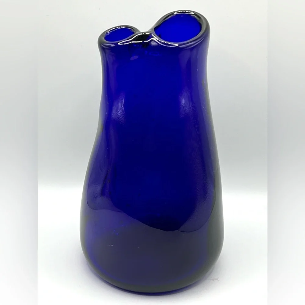 Hand Blown Art Glass Cobalt Blue 8 Shape Mouth Flower Bud Vase 7 in Height